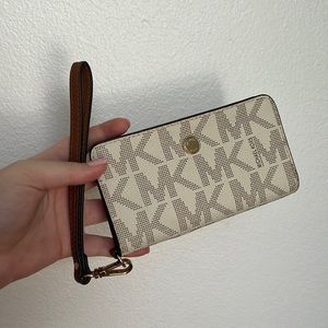 Michael Kors Wristlet Wallet